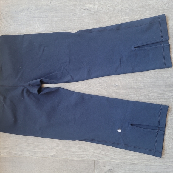 Navy Blue Cropped Pants - Picture 2 of 6